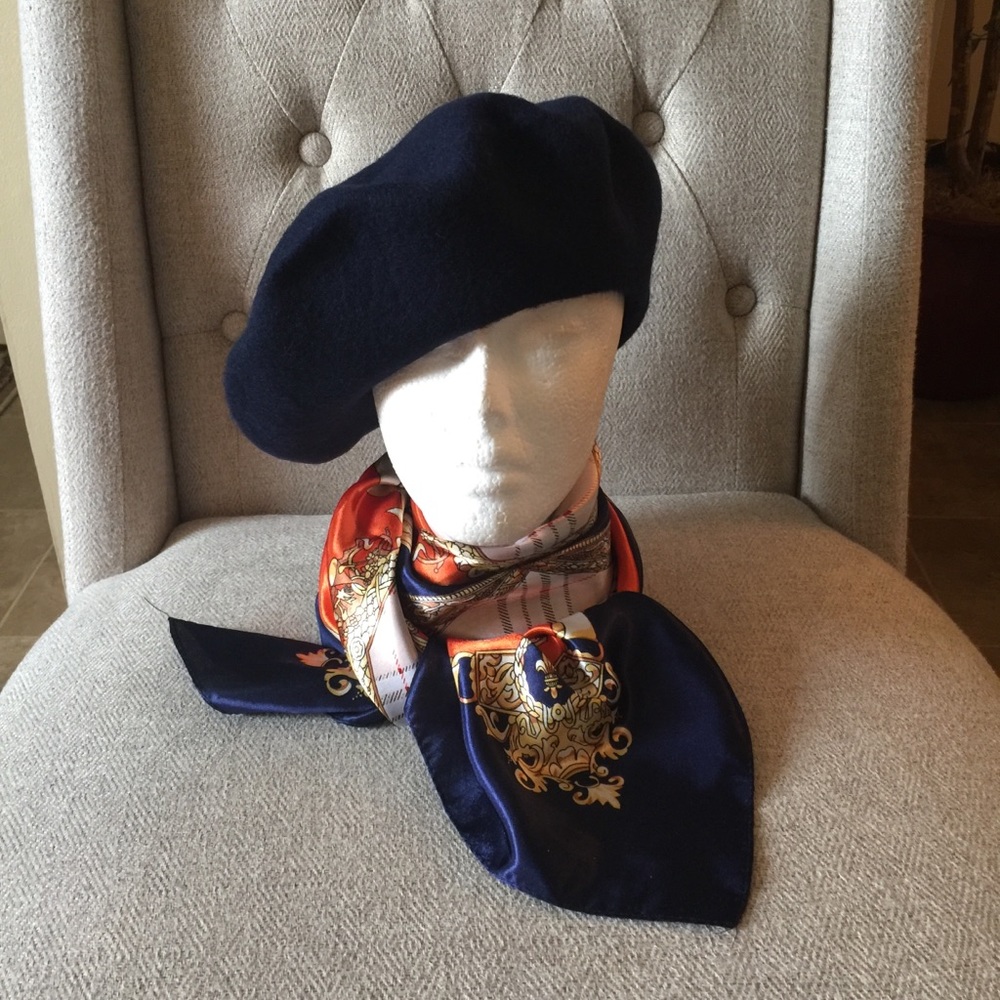 Beret in Navy for Women or Men! - Picture 2 of 9